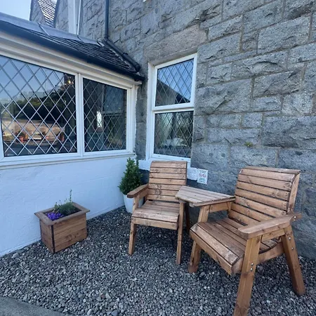 Whinburn Guest House-2